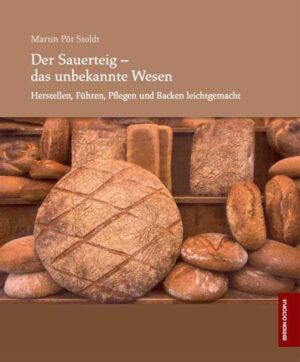 Der Sauerteig - das unbekannte Wesen' führt Laien und Fachleute in die fast vergessene Kunst des natürlichen Backens mit Sauerteig ein: ohne Bäckerhefe und ohne künstliche Zusatzstoffe und Emulgatoren, die zunehmend oft nur schwer vertragen werden. Martin Pöt Stoldt zeigt verständlich in Schritt-für-Schritt-Anleitungen mit detaillierten Hintergrundinformationen die Herstellung, Führung und Pflege von Sauerteig. Viele Rezepte und Bilder vom klassischen Roggensauerteigbrot über saftige Weizen- und Mischbrote, knusprige Brötchen bis hin zu Kuchen und Sauerteigtrunk machen das Buch zu einem wichtigen und einzigartige Ratgeber für alle ernährungs- und gesundheitsbewussten Selberbäcker.