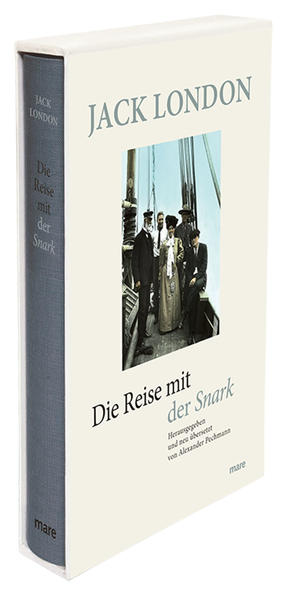 Zeitungsleser in ganz Amerika waren besorgt, als Jack London ankündigte, mit einem Segelboot um die Welt reisen zu wollen – und Monate später vor allem amüsiert: Denn das Boot, das der Autor sich eigens bauen ließ, wurde und wurde nicht fertig, verschlang Unsummen von Geld und wurde bald zum Gespött der Nation. Jack London ließ sich nicht beirren. Im April 1907 stieß die Snark endlich in See und verließ San Francisco mit Kurs auf Hawaii. Doch bereits kurz nach dem Auslaufen setzten sich die Pannen fort: Der Schiffsmotor erwies sich als unbrauchbar, die Inneneinrichtung fiel auseinander, der Schiffskoch konnte nicht kochen, niemand an Bord beherrschte die Navigation und der Hilfsnavigator glaubte fest daran, dass das Schiff im Inneren einer hohlen Erdkugel segelte. Keine Frage: Die Reise war ein Debakel. Und trotzdem verbrachte Jack London an Bord der Snark, in Gesellschaft seiner über alles geliebten Frau Charmian, die wohl glücklichste Zeit seines Lebens. Dies zeigt auch sein Bericht über die Reise, der selbstironisch, unterhaltsam und ohne Aussparung der peinlichen Details von allen Heldentaten, Malheurs und Abenteuern erzählt: von der katastrophalen Überfahrt nach Honolulu, einem Besuch der Leprakolonie auf Molokai, ersten Erfahrungen mit dem Surfsport, von Begegnungen mit exzentrischen Einsiedlern, gefährlichen Riesenkakerlaken und von dem endlosen Warten auf einen Fliegenden Fisch. Voller Leben und Komik ist diese Geschichte eines grandiosen Scheiterns, in welcher Jack London mit Inbrunst einer einzigen Maxime folgte, die da hieß: »I like«.