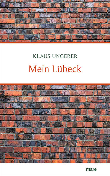 Lübecks Zauber ist oft beschrieben worden. Klaus Ungerer wuchs mittendrin auf, zwischen uralten Backsteinhäuschen, im Schatten der riesigen Kirchtürme. Vom Travemünder Strand aus führt er uns tief in die Geschichte der Ostseestadt – und in seine eigene. Er erzählt von seiner Lehrerin Frau Bolm, die aus Kindern stolze Hanseaten machte, von seiner Großmutter, die ihm die abgestürzten Kirchturmglocken aus der Bombennacht 1942 zeigte, vom zerschlagenen Rettungsboot der Pamir und von seiner Freundschaft mit den Holstentor-Dohlen. Gemeinsam mit seinem Vorfahren, dem Sagensammler Ernst Deecke, serviert er Döntjes aus allen Jahrhunderten (von Seeräubern, starken Frauen, übertölpelten Dänen), und in den Aufzeichnungen seiner Ururoma Therese liest er über eine Liebesgeschichte, von der zu ihrer Zeit ganz Lübeck sprach und ohne die es dieses Buch nicht gäbe.