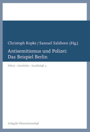 Die Ächtung und Bekämpfung des Antisemitismus ist in Deutschland Teil der Staatsräson. Berlin ist das erste Bundesland, das ein eigenes Konzept zur Antisemitismusprävention entwickelt hat, das erste Bundesland, das einen Antisemitismusbeauftragten bei der Polizei eingesetzt hat. Ein zentraler Ansatz des Berliner Modells der Antisemitimusbekämpfung besteht darin, staatliche und zivilgesellschaftliche Kompetenzen zu verknüpfen und die Kompetenzen Prävention - Intervention - Repression als integrale Strategie zu begreifen. Der Band stellt unterschiedliche Facetten in diesem Spannungsfeld vor, diskutiert Erfolge und Herausforderungen für den polizeilichen Umgang mit Antisemitismus und skizziert Ansätze für die professionelle Aus- und Weiterbildung der Polizei.