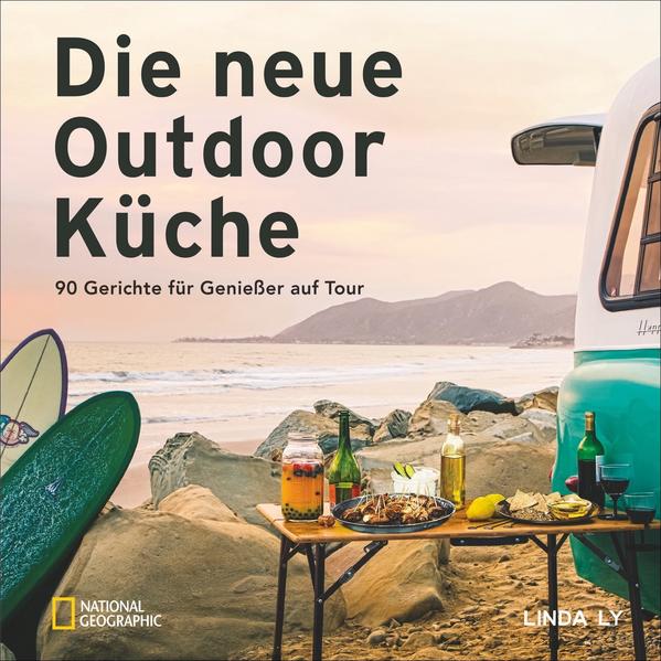 Ihre Campingküche besteht aus Dosenravioli und Tütensuppe? Dann sollten Sie unbedingt einen Blick in Linda Lys Camping-Kochbuch werfen, denn Kochen im Freien und Genießer-Rezepte schließen sich nicht aus. Im Gegenteil: Alle Gerichte dieses Camping-Kochbuchs lassen sich mit einfachem Campingkoch-Equipment zubereiten. Die Bandbreite reicht von Sommergemüse über gegrillte Pizza bis zum Apfelkuchen. Ihre Campingnachbarn werden staunen!