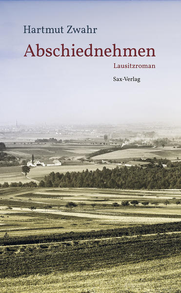 Wer auf diesen Wegen im »Lausitzroman« entlang geht, wird vielleicht selbst eine Familiengeschichte zu erzählen haben, die eigne, die andere, von der man weiß, gehört hat, und sich wiederfinden. Das kann die Literatur. »Abschiednehmen« - das sind Geschichten von Verlust, Schmerz, Bitternis, Verirrung, wie sie die Zeit der beiden großen Kriege hervorbrachte, als massenhafte Vernichtung und Beschädigung von Leben. Ein Junge, Johannes, wartet auf den Heimkehrer, den Vater. Da ist längst wieder Schule, und die neue Zeit, so heißt sie, hat angefangen. An einem Tag im März ’45, als die Jungs in der Mühle ankamen, die bald nicht mehr HJ-ler heißen werden, inmitten von Soldaten, Nachbarn, Geflüchteten und Vertriebenen, den »Umsiedlern«, beginnt das Buch. Es gibt keinen IchErzähler. Es fängt an.