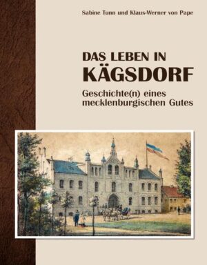 An der mecklenburgischen Küste zwischen Wismar und Rostock, nur 1.000 Schritte von der Ostsee entfernt, liegt der kleine Ort Kägsdorf. In seiner mehr als 700-jährigen Geschichte war Kägsdorf zunächst Bauerndorf, Nebengut und Gutsanlage, dann Neubauernsiedlung und schließlich Touristenort - diese Abfolge von geschichtlichen Epochen teilt das Dorf mit vielen anderen ehemaligen mecklenburgischen Gütern, und doch haben sich hier individuelle und erzählenswerte Ereignisse zugetragen, die es zu bewahren gilt. Dazu gehören nicht nur die spektakulären Geschichten um ein Duell, entlaufene Leibeigene oder Misshandlungen, sondern auch die Berichte über die Entstehung der Dorfstruktur, die Entwicklung der Landwirtschaft oder die vielfältigen Geschehnisse nach dem Ende des Zweiten Weltkriegs. Bislang vergraben in Archiven, Museen und Bibliotheken, aber auch in den Erinnerungen von Zeitzeugen werden diese Begebenheiten nun zurück ins Licht geholt.