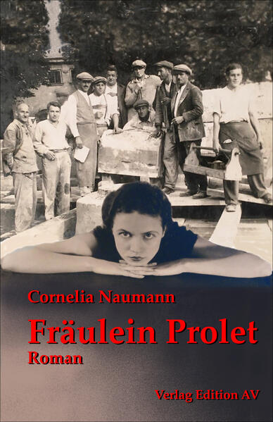 München, 7. November 1923. Ausnahmezustand, Inflation, Putschgerüchte. Die junge Fotografin Fritzi traut sich zu einer illegalen Kundgebung. Mit ihrer „Weibergang“, den Frauen des „Bund sozialistischer Frauen“, feiert sie auf der Theresienwiese den fünften Jahrestag der Revolution. Die Frauen prangern den zunehmenden Terror der rechten Kampfbünde an und fordern Republik statt Ordnungszelle. Plötzlich verschwindet Fritzi im Bauch der Bavaria. Ist sie entführt worden? Wer hat ein Interesse, Fritzi verschwinden zu lassen? Die Frauen des BSF wollen Fritzi retten, geraten aber in die Vorbereitungen des Bierkellerputsches. Ein jüdischer Kaufmann, Stadträte und Landtagsabgeordnete verschwinden. In einer schlaflosen Nacht gelingt es den Frauen, den Putsch zu stoppen. Aber wo ist Fritzi? Cornelia Naumann hat den vergessenen Frauen des BSF nachgespürt und Erstaunliches zutage gefördert.