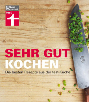 Sehr gut kochen heißt kreativ kochen. Dieses wunderschöne Buch enthält in der 2. Auflage über 150 Rezeptideen: Wie koche ich mit wenigen Zutaten raffinierte Gerichte, die gesund sind und gut schmecken? Dieses Buch bietet viele verblüffende Ideen für alle, die jeden Tag sehr gut kochen möchten. Mit ausführlicher Warenkunde und dem gesammelten Know-how der test-Ernährungsexpertinnen. Unser Kochbuch enthält neben den besten Rezepten aus 5 Jahren "test" viele vollkommen neue Kochideen. Alles ist leicht nachzumachen und doch raffiniert und immer überraschend. Sehr gut kochen heißt, am Herd Neues zu entdecken, ungewohnte Kombinationen auszuprobieren, Traditionelles mit Neuem zu verbinden. Und es heißt auch, Lebensmittel mit Sorgfalt auszuwählen, insbesondere frischem Fleisch, Fisch und Gemüse Respekt zu zollen, sich beim Kochen neugierig und mit allen Sinnen auf die Eigenart der Lebensmittel und unbekannte Zutaten einzulassen. Dieses Buch zeigt Ihnen, wie es geht, mit dem gesammelten Know-how der test-Ernährungsexpertinnen.