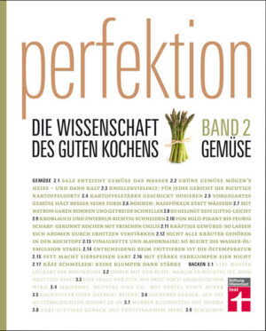 Dieses Kochbuch widmet sich der perfekten Zubereitung von Gemüse - mit mehr als 100 Rezepten, vielen Fotos und Illustrationen sowie Einblicken in die beste Zubereitung von Eiern, Käse und die Verwendung von Kräutern. Wie bleibt Gemüse beim Garen knackig und bunt? Welche Kartoffelsorte eignet sich am besten für welches Gericht? Wie gelingt das ideale Salatdressing? Im zweiten Teil der dreibändigen Reihe „Perfektion - Die Wissenschaft des guten Kochens“ führen auf wissenschaftlicher Basis Testköche und Lebensmittelchemiker von „America’s Test Kitchen“ aufwendige Experimente durch: Dutzende Kartoffeln werden auf unterschiedliche Weise zubereitet, Bohnen in Testreihen gegart, Zwiebeln in verschiedenen Varianten zerkleinert. Es geht um Diffusion und Osmose, Chlorophyll und die Molekularstruktur von Gemüse. Auch so verstehen so, warum Salz dem Gemüse das Wasser entzieht oder wieso es mehlige und festkochende Kartoffeln gibt. Die Theorie wird zur alltagstauglichen Küchenpraxis. Und am Ende steht das bestmögliche Rezept für Ihre Küche. Übersetzt von Michael Schickenberg.