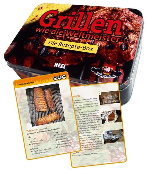 DIE Geschenkidee für Grillfans! - Jede Rezeptkarte ist zugleich auch Einkaufsliste - Mit 24-seitiger Grillfibel mit den wichtigsten Informationen rund um das Thema Grillen - Tolles Geschenk zur Grillparty zum kleinen Preis! Grillen wie die Weltmeister - Die Rezepte-Box präsentiert die Tipps und Tricks der Grillprofis jetzt auch im handlichen Format für drinnen und draußen. Die 50 leckersten Rezepte des deutschen Grillsportvereins - von perfekten Porterhouse-Steaks und saftigen Lammkoteletts über selbst gewurstete Bärlauchgriller und höllisch scharfe Chicken-Wings, bis zu Bananen mit Orangenkaramell - bringen Abwechslung auf Ihren Grill und werden Sie und Ihre Gäste begeistern. Die kleine Grillfibel führt mit viel Esprit in die Welt des Grillens, Smokens und Barbecuens ein und gibt Einsteigern und Profis viele hilfreiche Tipps rund um die Themen Grilltypen, Anzünder, Fleischarten, Garmethoden u.v.m.