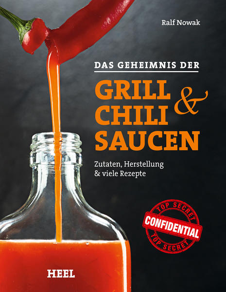 Es wird scharf auf Ihrem Grillteller, wenn Sie unser Buch zum Selbermachen der Kultsaucen in ihr Grillrepertoire aufnehmen. Für gerade einmal 10 Euro bekommt der Chili-Fan mit diesem Buch alles, was er braucht: Eine heiße Auswahl an feurigen Saucen von würzig bis scharf, tolle Food-Fotos, viel Wissenswertes rund um den Chili und Hintergrundinfos aus dem Nähkästchen des Chili-Experten. Es kommt nicht allzu oft vor, dass sich eine Koryphäe ihres Faches in die Karten schauen lässt. Umso spannender ist es, Ralf Nowaks Rezepte und die Anekdoten ihrer Entstehung zu lesen - und seine Kultsaucen nachzukochen. Der Gründer und Inhaber der ersten Hot-Sauce-Manufaktur in Deutschland, auch bekannt unter dem Namen "der Painmaker", verrät seine ganz persönlichen Geheimnisse rund um die genauso leckeren wie scharfen Saucen und ermöglicht es seinen unzähligen Fans, die Kultsaucen selbst herzustellen. Für Chilifans, denen es gar nicht scharf genug sein kann: Probieren Sie brandheiße Rezepte von Chiliessig, über Caribbean Habanero und Chili-Salsa bis hin zu Chili-Mango-Chutney und Chili-Jam aus. Oder versuchen Sie zum BBQ selbst hergestelltes Ketchup, original texanische BBQ-Sauce, Alabama Hot-, Curry-Ingwer- oder Whiskey-Mayonnaise - diese Saucen-Rezepte sind einfach umwerfend lecker! Fazit: Insiderinformationen und Küchengeheimnisse aus der Hot Danas-Manufaktur und scharfe Rezepten für Grill- und Chilisaucen machen dieses Buch zu einem Standardwerk für BBQ-, Grill- und Chili-Fans.