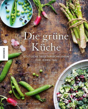 David Frenkiel und Luise Vindahl sind die neuen Gesichter einer aufregenden, vegetarischen Küche. Ihr Green Kitchen-Blog mit über 25.000 Followern ist Kult und inspiriert Menschen auf der ganzen Welt, köstliche vegetarische Gerichte aus natürlichen Zutaten zu kochen. In diesem großartig durchfotografierten Buch versammeln sie jetzt ihre 100 besten Rezepte und zeigen, wie einfach es ist, aus alltäglichen Vorräten und frischen, saisonalen Produkten täglich nahrhafte, ausgewogene und leckere Gerichte für die ganze Familie auf den Tisch zu bringen. Viele der zumeist glutenfreien Rezepte können für Veganer oder bei Nahrungsmittelunverträglichkeiten und Allergien leicht verändert werden. Gesunde Küche für Körper und Seele! Diese und viele weitere vegetarische Rezepte findest du in Die Grüne Küche: Frühstück: Knuspriger Brombeer-Haferflocken-Auflauf