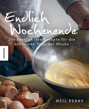 Was gibt es am Ende einer Arbeitswoche mit hektisch zubereiteten Mahlzeiten oder Fast Food Schöneres, als etwas leckeres Selbstgekochtes zu genießen, am besten im Kreis der Familie oder guter Freunde? Endlich Wochenende trägt dazu bei, die Wochenendküche zu jedem Anlass zu etwas ganz Besonderem zu machen - das gemütliche Frühstück zu zweit, das Familienabendessen zu viert oder den Brunch für die Freundesschar. Aufgeteilt in die Kapitel Freitag, Samstag und Sonntag und ergänzt durch nützliche Tipps sind die mehr als 100 abwechslungsreichen und multikulturell beeinfl ussten Rezepte aus frischen Zutaten auch für ungeübte Köche leicht umzusetzen. Der Nachteil? Freunde und Familie werden sich auch von Montag bis Donnerstag so köstliche Gerichte wünschen …