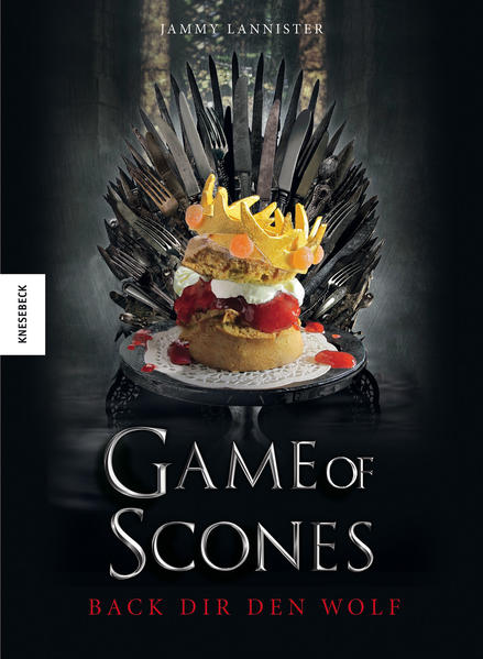 Das Game- of- Thrones- Backbuch: Das must- have zur finalen Staffel! Game of Thrones ist eine der erfolgreichsten TV- Serien der letzten Jahre, die auf der Fantasy- Saga Das Lied von Eis und Feuer von George R. R. Martin basiert. Pünktlich zum Start der finalen Staffel können Sie die fantastische Welt von Westeros zuhause in der eigenen Küche nachbacken. Der Kampf um den Eisernen Scone hat begonnen, und fürchterliches Chaos regiert in den Sieben Königreichen. Der Appetit wächst, und Könige, Königinnen, Ritter, Lügner und aufrechte Männer ziehen in den Kampf und spielen das Game of Scones. Jammy Lannister, ermächtigt durch das Recht von Geburt, Blut und Teig, hat Anspruch erhoben auf den Eisernen Scone von Westeros: In seiner wüsten Küchenschlacht trifft er auf Furcht einflößende Back- Rezepte wie Daenerys’ Drachen- Eier und unbefleckte Soldaten (nussfrei), Brienne von Tarte, Jaime und Cerceis Familien- Sauerei oder Tyrions Shortbread. Schon hungrig? Gut - denn Dinner is coming … Für alle GoT- Fans garantiert das perfekte Geschenk!