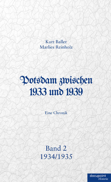 In den Jahren 1934/35 konnte Hitler seine Machtposition entscheidend festigen. Er wurde Reichskanzler und Reichspräsident in einer Person, er wurde „Führer“. Der Deutsche Reichstag war quasi ausgeschaltet, die Reichswehr auf Adolf Hitler vereidigt und die Wehrpflicht wieder eingeführt. In Potsdam hallten noch immer die Reden zur Eröffnung des Reichstags am 21. März 1933, dem „Tag von Potsdam“, nach. So wird in Potsdam deutlicher als vielleicht in anderen Kommunen das bereitwillig nachvollzogen, was das nationalsozialistische Regime vorgab - und ein Großteil der Bewohner dieser Stadt trug 1934/35 auch Eigenes zu dieser verhängnisvollen Entwicklung bei.