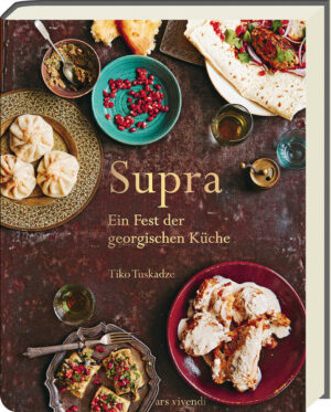 Tauchen Sie ein in das Land der Gastfreundschaft und werden Sie Zeuge georgischer Esskultur! Das Kochbuch rund um das georgische Festessen Supra bietet eine Vielzahl an schmackhaften und kreativen Rezepten - so vielseitig und eindrucksvoll wie Georgiens Landschaft.  Supra ist ein georgisches Festessen, das bei jeder sich bietenden Gelegenheit in größeren wie kleineren Runden zelebriert wird. Ob Familie, Freunde, Nachbarn oder Bekannte - alle versammeln sich am Tisch und teilen ergreifende Trinksprüche, großartige Gespräche, besten Wein und natürlich Schüssel an Schüssel köstlichstes Essen miteinander. Aus einer Vielzahl an Speisen, die in die Mitte des Tischs gestellt werden, kann sich jeder nach Herzenslust bedienen. Mit Supra gewährt Tiko Tuskadze einen tiefen Einblick in ihre Erinnerungen, ihre Liebe zu ihrer Heimat sowie ihre Küche. Beispielrezepte: - Lavash (gefüllte dünne Fladenbrote) - Khachapuri (mit Käse überbackenes Hefebrot) - Khinkali (mit Fleisch oder Käse gefüllte Teigtaschen) - Mtsvadi (gegrillte Fleischspieße) - Lobio (Bohnengericht) - Perogi (gefüllte süße Teigtaschen)