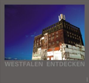 "Westfalen entdecken!" Unter diesem Motto rief das LWL-Medienzentrum im Frühjahr 2010 ambitionierte Amateur- und Berufsfotografen dazu auf, eine Entdeckungsreise durch "ihr" Westfalen anzutreten und ihren persönlichen Blick auf Land und Leute festzuhalten. Gefragt waren die Besonderheiten einzelner Teilregionen -- markante Sehenswürdigkeiten in Heimatstadt oder Heimatkreis -- ebenso wie das Typische der gesamten Region: Wahrzeichen wie Westfalens mittelalterliche Kirchen, seine Rathäuser oder Industriedenkmäler, seine Landschaften -- aber auch das moderne Westfalen: die urbane Einkaufsmeile, das multikulturelle Stadtfest, zeitgenössische Städtebauprojekte. Als Ergebnis eines offenen, frei zugänglichen Wettbewerbs zeigt die vorliegende Publikation Westfalen aus einem besonderen Blickwinkel: dem seiner Bürgerinnen und Bürger. Sie sind es, die hier ihre Heimat fotografisch erkundet haben, und ihre Fotos lassen auch uns "Westfalen entdecken"