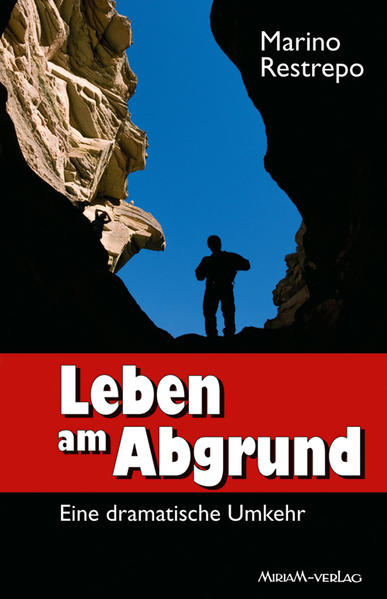 Als Marino Ende 1997 in Kolumbien Verwandte besucht, wird er entführt und monatelang in den unwegsamen Wäldern Kolumbiens festgehalten. Todesdrohungen und Strapazen an Leib und Seele bringen ihn der Verzweiflung nahe. Da greift Gott ein und zeigt Marino eine andere Welt. Er sieht sein eigenes Leben aus der Perspektive Gottes. Plötzlich wird ihm bewusst, dass er, der in der Welt so erfolgreich war, das Wichtigste verloren hat: den Glauben und die Reinheit der Seele. In diesem Buch beschreibt Marino sein Leben am Abgrund und seine mystische Gottesbegegnung. Er schildert, was der Himmel ihm über die Zusammenhänge von Sünde, Gnade, menschlicher Freiheit und Gottes Barmherzigkeit offenbarte. Der geistige Kampf, der um jede Seele tobt, wird erklärt, ebenso das Wirken der Schutzengel, der Heiligen und der Gottesmutter Maria. Ein packender Bericht eines Mannes, der ein neues Leben fand und mit Unterstützung der Katholischen Kirche weltweit Zeugnis darüber ablegt.