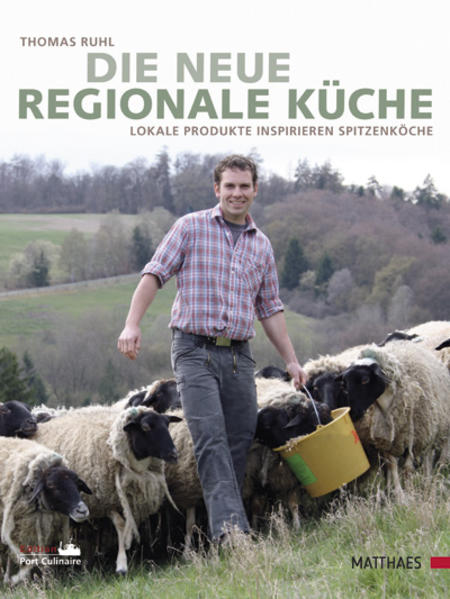 Die Renaissance der regionalen Küche und des regionalen Produkts ist ein internationaler Megatrend in der Haute Cuisine. Sei es die skandinavische Avantgarde-Küche von Magnus Ek und René Redzepi oder die des spanischen Kochgenies Quique Dacosta. Sie alle besinnen sich auf Produkte ihrer Region, schaffen daraus etwas völlig Neues oder lassen sich von klassischen Gerichten inspirieren und transportieren diese in die kulinarische Neuzeit - oder sogar trendsetzend in die Zukunft wie Joachim Wissler oder Sven Elverfeld. Genau wie diese beiden Chefs von internationalem Niveau haben viele weitere deutsche Spitzenköche zu diesem Thema wichtige Beiträge geleistet. Dies dokumentiert Thomas Ruhl in seinem neuen Buch. Er bereiste ganz Deutschland, um mit den Meistern der regionalen Küchen verschiedene Produzenten zu besuchen und mit deren Produkten spannende Rezepte zu erarbeiten. Regionale Küche bedeutet dabei aber keinesfalls, sich der bayerischen oder rheinischen Küche zu verschwören, sondern bayerische Produkte in Bayern, rheinische im Rheinland und marokkanische in Tanger zu verwenden. Ganz nach dem Motto: Think global, buy local!