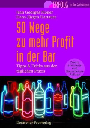 Die Bar ist in den letzten Jahren zu einem der wichtigsten Bestandteile der modernen Gastronomie geworden. Ob als Hotelbar oder als Ergänzung eines Restaurants - immer profitiert das Gesamtkonzept von der Qualität der Bar. Cocktails sind trendy, Cafe-Spezialitäten ein Muss, gute Weine und Spirituosen zählen inzwischen zu den Basics. Das Buch „50 Wege zu mehr Profit in der Bar“ zeigt Ihnen, wie Sie diesen wichtigen Baustein Ihres Betriebs optimieren und dadurch Ihre Gewinne maximieren können. Nutzen Sie die unterhaltsam präsentierten Ideen, um das Verhältnis zu Ihren Lieferanten zu verbessern, Ihre Kosten in Grenzen zu halten, den Einsatz Ihrer Mitarbeiter zu optimieren und deren Verkaufsaktivitäten zu steigern.