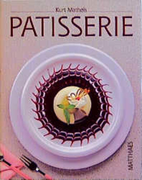 Die bunte Vielfalt der Patisserie wird von Kurt Matheis, langjähriger Fachlehrer an der angesehenen Steigenberger Hotelberufsfachschule Bad Reichenhall, in diesem Buch gezeigt. Ausführliche Rezepte, in 16 Kapitel gegliedert, demonstrieren, welche kunstvollen Kreationen sich mit den Teigen und Füllungen, Massen, Cremes und Mousses aus den Grundrezepten verwirklichen lassen: Da entstehen leckere Mehlspeisen, feine Gebäcke, köstliche Süßspeisen, erfrischende Getränke und zartschmelzendes Gefrorenes. Die Repepte sind in Farbabbildungen vorgestellt, und die Arbeitstechniken, wie zum Beispiel Garnieren und Spritzen, Zucker- und Karamelarbeiten, werden durch anschauliche Bildfolgen leicht nachvollziehbar.