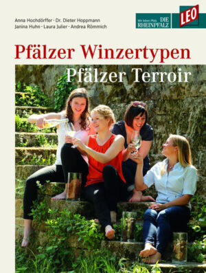 Das Weinanbaugebiet Pfalz entwickelt sich ausgesprochen dynamisch. Da sind zum einen die Winzer-Typen, ganz gleich ob weiblich oder männlich, die diese Region und ihre Weine prägen. Da ist zum anderen das Terroir der Pfalz, das im Wortsinne den Boden für den Weinbau bereitet. In diesem LEO-Buch werden beide Bereiche zusammen dargestellt. So bietet es Porträts von rund 100 Winzerinnen und Winzern, die für die Pfalz stehen, enthält aber auch verschiedene Beiträge, die das Pfälzer Terroir in seiner gesamten Bandbreite beschreiben. Die Pfälzischen Weinköniginnen Anna Hochdörffer, Andrea Römmich, Janina Huhn und Laura Julier betrachten zusammen mit dem Klima-Experten Dr. Dieter Hoppmann die diversen Aspekte im Dreieck zwischen Natur, Biologie und Mensch. Untersucht werden Herkunft und Bedeutung des Begriffs Terroir. Damit in engem Zusammenhang stehen einerseits ein Abriss der geologischen Historie, andererseits eine Beschreibung der Böden und deren Einfluss auf die Weine. Die Auswirkungen des Klimas werden schließlich genauso beleuchtet wie die der Arbeit der Winzer in Weinberg und Keller. So wird dieses Buch zu einem unverzichtbaren Begleiter für alle, die Weine aus der Pfalz schätzen oder richtig kennenlernen wollen.