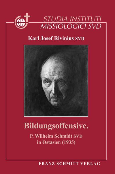 VORBEMERKUNGEN Mit Beginn des 20. Jahrhunderts wurde die Evangelisierung in Chi-na durch tiefgreifende Umbrüche und Verwerfungen, durch die in breiten Schichten der Gesellschaft sich vollziehende politische und sozio-kulturelle Neuorientierung wie auch durch das aggressiv fremden- und christenfeindliche Klima massiv erschwert. Die für das Missionswesen Verantwortlichen und sonstige einsichtsvolle Persönlichkeiten zeigten sich überzeugt, dass das Christentum in diesem Land nur dann eine Überlebenschance hatte, wenn die Kirche autonom, bodenständig verwurzelt und von einheimischen Kräften geleitet wurde. Um dieses Ziel zu erreichen und Akzeptanz zu gewinnen, bemühte man sich, bestehende Defizite auszumerzen, unbegründete Vorurteile der Chinesen abzubauen und den zu Recht reklamierten Forderungen möglichst gerecht zu werden. Man hoffte, dadurch deeskalierend zu wirken, Vertrauen zu begründen, ein besseres Image zu erreichen, Zugang zur geistigen Elite zu gewinnen und einen nachhaltigen Einfluss auf die chinesische Ge-sellschaft zu nehmen. Am 12. Juli 1912 wandten sich die chinesischen Katholiken Ma Xiangbo (1840-1939), ein ehemaliger Jesuit, und der renommierte Schriftsteller Ying Lien-chih (1866-1926) in einer eindringlichen Petition an Papst Pius X. (1903-1914), um ihn zu veranlassen, sich für ein stärkeres Engagement auf dem Bildungssektor in ihrem Land einzusetzen, damit die katholische Kirche, die als eine Institution von Bauern und Ungebildeten galt, ein höheres Ansehen in der chinesischen Gesellschaft erhielt. Beide machten sich mit ihrer Forderung nach Verbesserung der Ausbildung und Aufstiegschancen der einheimischen Theologen zugleich zu Anwälten des chinesischen Klerus. Das anvisierte Ziel sollte mit der Errichtung einer für Katholiken und Nichtkatholiken offenstehenden Uni-versität erreicht werden. Diese sollte ein landesweites Modell sein, eine Elite unter den Katholiken heranbilden und den christlichen Glauben bekannt machen. Um nationale und religiöse Sonderinteressen des Westens zu unterbinden, sollte bei den von Rom für das Lehrerkollegium zu entsendenden Personen darauf geachtet werden, dass sie aus verschiedenen Ländern und Ordensgemeinschaften stammten. Die Verfasser sahen in der europäisch-westlichen Kultur das allein wirksame Heilmittel gegen die in ihrem Land herrschende Unordnung und geistige Orientierungslosigkeit. Bedingt durch die Zeitverhältnisse unternahm der Vatikan vorerst keine Schritte in dieser Hinsicht. Um seinerseits auf dem Gebiet des Erziehungs- und Bildungswesens initiativ zu werden, eröffnete Ying Lien-chih noch im selben Jahr mit Unterstützung von Ma Xiangbo sowie den Lazaristen Lebbe und Cotta in den Westbergen bei Peking eine Privatschule, die Fu Ren She. In ihr sollte eine chinesische katholische Elite herangebildet werden. Wie die Zeichen fu ren signalisierten, ging das Programm der Fu-Ren-Schule über die reine Wissensvermittlung hinaus. Es diente der „Förderung der Humanität“ und hatte die geistig-moralische „Wiedergeburt Chinas“ zum anspruchsvollen Ziel. Zur Akademie, deren Gründung sich ausschließlich der Privatinitiative chinesischer Katholiken verdankte, waren lediglich katholische Studenten aus verschiedenen Landesteilen zugelassen. Von ihrer Errichtung an litt die Lehranstalt unter chronischem Geldmangel, so dass Ying Lien-chih sich 1918 zu ihrer Schließung genötigt sah. Der Wunsch nach einer höheren katholischen Bildungsanstalt blieb jedoch lebendig. Im Visitationsbericht des Bischofs von Guangzhou, Msgr. Jean-Bap-tiste Budes de Guébriant, über die Missionssituation in China, den er 1919 im Auftrag der Propagandakongregation erstellt hatte, wurden unter den Defiziten bei der Evangelisierung insbesondere das Fehlen höherer Bildungsstätten vermerkt: hier bestehe dringender Handlungsbedarf. Daraufhin bemühte man sich im Vatikan, Abhilfe zu schaffen. Im Oktober 1920 machte der Benediktiner-Oblate Dr. George Barry OToole von der Erzabtei St. Vincent in Latrobe, Pennsylvania, in Peking die Bekanntschaft von Ying Lien-chih. Dieser informierte ihn über sein Anliegen, eine katholische Universität gründen zu wollen, und fragte ihn, ob die amerikanischen Benediktiner dabei behilflich sein könnten. Er händigte OToole Kopien des Schreibens von 1912 an den Papst aus und seine Ermahnung zum Studium von 1917. Jener versprach, sein Möglichstes in der hochwichtigen Angelegenheit zu tun. Die Propaganda Fide verfolgte ihrerseits eine eigene Strategie. Ihr Sekretär, Erzbischof Pietro Fumasoni-Biondi, erkundigte sich im Dezember 1921 beim Abtprimas der Benediktinischen Konföderation Fide-lis Freiherrn von Stotzingen, ob St. Vincent in der Lage sei, die Verantwortung für dieses Projekt zu übernehmen. Erzabt Aurelius Stehle er-klärte auf Nachfrage, dass seine Abtei dies allein nicht vermöge. Da Papst Pius XI. (1922-1939) allergrößten Wert darauf legte, dass die amerikanischen Benediktiner sich dieser Aufgabe stellten, berieten im August 1923 die Äbte und Delegierten der zwölf Klöster der Amerika-nisch-Cassinensischen Benediktinerkongregation auf dem Generalkapitel in der St.-Procopius-Abtei in Lisle, Illinois, über diese gewaltige Herausforderung. Man betraute schließlich die Erzabtei St. Vincent mit der Ausführung des Projekts und versicherte sie der Unterstützung „both moral and physical“. Mit Reskript vom 27. Juni 1924 errichtete der Heilige Stuhl die vor-gesehene Bildungsanstalt in Peking als Päpstliche Universität-sie genoss folglich Roms besondere Protektion-und verlieh dem Erzabt von St. Vincent sämtliche Vollmachten bei der Ernennung der Lehrkräfte und inhaltlichen Gestaltung der Studiengänge. Idealtypisch betrachtet sollte die Hochschule eine Synthese von katholischer und chinesischer Gedankenwelt zu schaffen suchen, aus der ein erneuertes China er-wachsen könnte. Die Erziehungsarbeit wies dementsprechend über den reinen Wissenstransfer hinaus: unter katholischen Vorzeichen strebte sie die charakterliche Formung der Studierenden an. Dem patriotischen Mainstream folgend, sollte sie auch zur Bildung eines nationalen Bewusstseins beitragen. Mitte Januar 1925 ernannte P. Stehle, inzwischen Abtprimas, in seiner Eigenschaft als Großkanzler der Katholischen Universität von Peking-so ihr offizieller ausländischer Titel-OToole zum Rektor und Ying Lien-chih zum Studiendirektor. Anfang Februar reisten Großkanzler und Rektor nach Peking, um die anstehenden Obliegenheiten vor Ort zu regeln. Ein vorrangiger Punkt betraf das Grundstück, auf dem die Bildungsstätte zu errichten war. Dank großzügiger Spenden in Amerika und China gelang es im März 1925, den Tao-Beile-Palast zu erwerben, das Winterpalais des Mandschu-Prinzen Zai-Tao, Onkel des letzten abgesetzten Kaisers: ein insgesamt nahezu 42 Hektar großes Areal mit 350 Räumen in weitläufigen Gebäuden, Tempeln, Pavillons, großzügigen Hof- und Gartenanlagen. Das gesamte Anwesen war im eleganten chinesischen Stil gehalten. Man einigte sich darauf, keine baulichen Veränderungen vorzunehmen, sondern alles nur zu renovieren und zu restaurieren. Die Gebäude wurden für den Lehrbetrieb hergerichtet mit Hör- und Speisesälen, Studienräumen, Laboratorien und Bibliothek sowie einem Klausurtrakt für die Ordensgemeinschaft. Studiendirektor Ying Lien-chih entwarf einen zweijährigen Lehr-plan, der die Fächer Chinesische Literatur, Geschichte und Philosophie umfasste. Die Bildungsanstalt diente der Vorbereitung auf den projektierten Ausbau zur Universität mit fünf Fakultäten: Theologie, Philosophie, Chinesische Studien, Freie Künste und Literatur, Naturwissen-schaften, sowie mit zwei Sekundarschulen als Präparatorien. Die formelle Eröffnung der Vorbereitungsschule fand am 1. Oktober 1925 statt. Am 29. Juli 1927 erhielt die Bildungsanstalt die vorläufige Anerkennung und das Recht, den chinesischen Titel Fu Ren Daxue, Fu-Jen-Universität, zu führen. Die Fu Jen hatte sich im Großen und Ganzen gut entwickelt, aber im dritten Jahr ihres Bestehens sahen sich die Verantwortlichen zusehends mit schwerwiegenden personellen und finanziellen Problemen konfrontiert. Im Dezember 1932 war schließlich die Finanzlage der Fu Jen hoffnungslos. Infolge der Weltwirtschaftskrise verlor der US-Dollar kontinuierlich an Wert, die Kosten in Peking waren sprunghaft gestiegen. Trotz größter Anstrengungen in Amerika konnten die dringend benötigten Gelder nicht aufgebracht werden. Die Weiterführung der Uni-versität war daher ernstlich gefährdet. Ende Oktober 1932 brachte Erzabt Alfred Koch diese schmerzliche Einsicht dem Heiligen Stuhl zur Kenntnis. Dieser bemühte sich um einen Ausweg aus der Krise. In intensiven Konsultationen und langwierigen Verhandlungen mit kurialen Stellen reifte der Entschluss, die Universität einer Ordensgemeinschaft zu übertragen, die über größere materielle und personelle Ressourcen verfügte. Nach eingehenden Sondierungen und Besprechungen entschied man sich für die Steyler Missionsgesellschaft. Am 29. April 1933 teilte der Heilige Stuhl Generalsuperior Josef Grendel den offiziellen Beschluss mit. Die Fu-Jen-Universität und die ihr angeschlossenen Institute sowie je eine Mittelschule für Jungen und für Mädchen wurden formell der Steyler Missionsgesellschaft übertra-gen. Die Universität besaß damals drei Fakultäten: Naturwissenschaften, Literatur und Pädagogik. Generalsuperior Grendel wurde im Dekret vom 5. August 1933 vom Papst zum Großkanzler ernannt. Die Steyler Generalleitung sah sich vor gewaltige technische, organisatorische, finanzielle und personelle Probleme gestellt. Die Zusammenstellung des Lehrkörpers und Verwaltungspersonals verursachte beträchtliches Kopfzerbrechen. Bis zur Eröffnung des Lehrbetriebs im Herbst 1933 galt es vieles zu erledigen. Trotz ungelöster Personalfragen und technischer Schwierigkeiten konnte am 25. September 1933 die Inauguration des Studienjahres zeitgerecht erfolgen. Dies war namentlich dadurch möglich geworden, dass das frühere Personal, Chinesen wie Ausländer, in enger Kooperation alles daransetzte, die Lehrveranstaltungen rechtzeitig und in Einklang mit den Verordnungen des chinesischen Unterrichtsministeriums weiterzuführen. Der organisatorische Ausbau schritt insgesamt zügig voran. Aus verschiedenen Provinzen und Regionen der Steyler Arbeitsgebiete wurden Patres und Brüder für den Unterricht oder die Verwaltung an die Universität geschickt. Sie kamen aus Nordamerika, Brasilien, China, Deutschland, den Niederlanden, Japan und Österreich. Die finanzielle Lage bereitete der Generalleitung in einer Zeit, in der sämtliche Orden in Deutschland sich einem ständig wachsenden Druck durch die natio-nalsozialistische Regierung ausgesetzt sahen, enormes Kopfzerbrechen. Im Frühjahr 1935 trat P. Wilhelm Schmidt SVD, Ethnologe, Religions- und Sprachwissenschaftler von Weltruf, eine längere Reise an, die ihn über Nordamerika und Japan nach China führte. In Peking sollte er sich im Auftrag des Generalsuperiors einen genauen Überblick über die Lage der Katholischen Universität verschaffen: eklatante Mängel er-mitteln, Vorschläge machen für den Ausbau der Studiengänge und Forschungsinstitute, für die Berufung zusätzlicher kompetenter Lehrkräfte und für einen entsprechenden Finanzierungsplan. Noch am Abend seiner Ankunft in Peking am 18. Mai 1935 hielt P. Schmidt mit seinen Mitbrüdern eine Konferenz über universitäre Belange. Es folgten weitere Beratungen über aktuelle Probleme und Angelegenheiten der Fu Jen. Die an ihr angestellten Mitbrüder ersuchte P. Schmidt, während der Sommerferien sich Gedanken darüber zu machen und diese bis zum Beginn des Wintersemesters Ende September schriftlich zu fixieren. Diese Überlegungen und Anregungen stellte er an-schließend zusammen. Diese und seine eigenen Vorstellungen fanden ihren Niederschlag in der „Denkschrift zur Ausgestaltung der Katholischen Fu-Jen-Universität in Peking“, der sechs Beilagen angefügt waren. Zentrale Anliegen waren der rasche Ausbau der Universität, die Erweiterung der Curricula und des Lehrkörpers, die Frage der dringend benötigten Finanzmittel sowie Bemerkungen zur Glaubensverkündigung vor allem unter den Gebildeten und im urbanen Umfeld. Nach seiner Rückkehr Mitte Dezember 1935 erstattete er Pius XI. und dem Generalat ausführlich Bericht. Anschließend suchte P. Schmidt mit stupendem Engagement geeignete Lehrkräfte für die Fu-Jen-Universität zu gewinnen. Seine ursprüngliche Bildungskonzeption erweiterte er dabei beträchtlich. Da er bei seinem Bemühen um die Profilierung der Universität meist ohne Rücksprache mit den Verantwortlichen in Peking vorging, diesen seine Pläne als Conditio sine qua non präsentierte, bei relevanten Sachverhalten über ihre Köpfe hinweg entschied und sich zuletzt eine Verständigung nicht erreichen ließ, war mit der Ablehnung seiner Pläne hauptsächlich aus finanziellen Gründen der Konflikt vorprogrammiert. Die unerquicklichen Querelen zogen sich über Monate hin. In ihrem Fokus befand sich der Rektor der Fu Jen, P. Schmidts früherer Schüler P. Rudolf Rahmann. Bei dieser Auseinandersetzung machte sich das Generalat die Gründe, Bedenken und Einwände der Universitätsleitung zu eigen. Das anspruchsvolle wie ehrgeizige Programm von P. Schmidt scheiterte an der Realität. Für vorliegende Abhandlung sind zahlreiche bislang unbekannte und nicht publizierte Schreiben der handelnden Akteure, Aufzeichnungen und Dokumente herangezogen und ausgewertet worden. Auf diese Weise erhält man neue und aufschlussreiche Einblicke in viele Vorgänge, Sachverhalte und Details sowie in die komplexe Gemengelage und diffizilen Entscheidungsprozesse im Zusammenhang mit der Übernahme der Fu-Jen-Universität durch die Steyler Missionsgesellschaft. Mir bleibt zum Schluss die angenehme Pflicht, Personen zu danken, die mir beim Anfertigen des Manuskripts tatkräftig geholfen haben. Ein besonderes Dankeschön gilt meinem Mitbruder P. Dr. Herbert Scholz beim Steyler Generalat in Rom. Ohne seine zuvorkommende und stete Bereitschaft, einschlägige von mir erbetene Schriftstücke im Archiv zu suchen, zu kopieren und zu schicken, hätte vorliegende Arbeit nicht erstellt werden können. Ein großer Dank gebührt weiter Frau Resi Pi-cker in Münster für das gewissenhafte Transkribieren etlicher hand-schriftlicher Dokumente. Nicht zuletzt danke ich sehr herzlich Frau Angelika Striegel, ehemalige Bibliothekarin im Steyler Missionswissenschaftlichen Institut in Sankt Augustin, für die sorgfältige Korrektur und stilistische Verbesserung des Manuskripts, ferner P. Dr. Zbigniew Wesołowski, Chefredakteur der Monumenta Serica, für das Schreiben der chinesischen Zeichen, sowie in besonderer Weise Frau Martina Ludwig, Sekretärin im Steyler Missionswissenschaftlichen Institut in Sankt Augustin, für die akribische Fertigstellung der Arbeit. Karl Josef Rivinius SVD