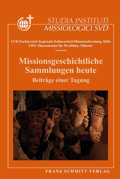 In zahlreichen katholischen und evangelischen Klöstern und Museen in Deutschland und darüber hinaus lagern ungeahnte ethnologische Schätze, die während der Missionstätigkeit der Orden in aller Welt zusammengetragen wurden und werden. Zum Teil entstanden diese Sammlungen bereits im 18. Jahrhundert, vermehrt jedoch seit Beginn der deutschen kolonialen Bestrebungen im späten 19. Jahrhundert. Heute legen sie nicht nur Zeugnis von den Kulturen indigener Völker ab, sondern sind zugleich Belege unserer eigenen, oft verdrängten Geschichte. Die einzigartigen Sammlungen sind der Öffentlichkeit kaum bekannt und werden häufig nur auf Nachfrage gezeigt. Meist von einzelnen Ordensmitgliedern engagiert betreut, sind diese Sammlungen personell und finanziell nicht angemessen ausgestattet, obwohl Wertigkeit wie Bedeutung der Sammlungen dies durchaus rechtfertigen würden. Die vorliegende Publikation bündelt und erweitert die Referate und Präsentationen des Symposiums „Missionsgeschichtliche Sammlungen heute. Herausforderungen, Chancen, Visionen“, das gemeinsam vom Landschaftsverband Rheinland, LVR-Fachbereich Regionale Kulturarbeit/Museumsberatung in Köln und dem Landschaftsverband Westfalen-Lippe, LWL-Museumsamt für Westfalen in Münster im März 2017 im Haus der Völker und Kulturen in Sankt Augustin bei Bonn veranstaltet wurde. Hauptanliegen der Tagung waren zum einen die Bestandsaufnahme der aktuellen Situation der Sammlungen katholischer Orden und protestantischer Missionswerke, zum anderen die Vernetzung der Akteure sowohl untereinander wie auch mit den großen ethnologischen Institutionen. Missionsgeschichtliche Museen sind bisher in der Fachdebatte eher ein Nischenthema. Die Beiträge wollen deshalb anregen, die Auseinandersetzung mit den missionsgeschichtlichen Sammlungen zu wagen und dabei neue Wege zu beschreiten. Die Teilnehmenden des Symposiums waren sich einig, dass großer und akuter Handlungsbedarf besteht und nur durch mehr Kooperation die bedeutenden Sammlungen vor Zerschlagung und Bedeutungsverlust gerettet werden können.