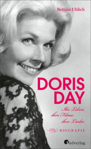 Die erste umfassende Biografie in deutscher Sprache über Doris Day. Hommage an eine gefeierte Künstlerin, deren Lebensweg viele Höhen und Tiefen kannte. Empathisch in der Herangehensweise, ergreifend geschrieben. Aus romantischen Filmkomödien wie „Bettgeflüster“ (1959) oder „Ein Pyjama für zwei“ (1961) kennt man sie nur zu gut, unvergessen ihre Interpretation des Liedes „Que Sera, Sera“ im Hitchcock-Film "Der Mann, der zu viel wusste": Doris Day. Doch wer steckt hinter der vielfach ausgezeichneten Künstlerin, die an der Seite von Hollywood-Größen wie Rock Hudson oder Cary Grant ein Millionenpublikum begeistert? Doris‘ sehnlicher Wunsch ist es, Tänzerin zu werden. Doch ein Beinbruch in ihrer Jugend lässt diesen Traum zerplatzen. So konzentriert sich die junge Frau auf ihr Gesangstalent und feiert schnell erste Erfolge. Sie arbeitet mit großen Jazz-Bands zusammen und landet zahlreiche Nummer-eins-Hits. Bei einer Tournee wird Doris Day von Regisseur Michael Curtiz entdeckt und steigt in die Filmbranche ein. Für gut zehn Jahre verkörpert sie in populären Komödien tugendhafte Frauenfiguren und singt in Musicals. Doch die Mitte der Sechzigerjahre aufkommende Freizügigkeit im internationalen Film bietet für den Hollywood-Star immer weniger Platz. Als das Image der „Sauberfrau“ unglaubwürdig wird, zieht sich Doris aus dem Filmgeschäft zurück. Ihr turbulentes Privatleben - sie ist viermal verheiratet - verläuft wenig sorgenfrei. Erfüllung findet Doris Day in ihrem Engagement für Tiere, wagt als 89-Jährige gar ein musikalisches Comeback: mit grandiosem Erfolg! Bettina Uhlich beleuchtet in ihrer Biografie die große Karriere Doris Days und wirft zudem einen Blick hinter Glanz und Glamour. Eine Hommage an eine besondere und außergewöhnliche Frau, die am 03. April 2022 100 Jahre alt geworden wäre.