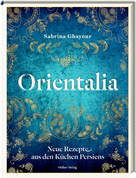 Die ‚Queen of Persian Cookery’ ist zurück! Nach Persiana und Scirocco kommt nun mit Orientalia, der dritte Band der Bestsellerautorin Sabrina Ghayour, in unsere Küchen! Mit gewohnter Leichtigkeit und Kreativität verbindet die Engländerin das Beste aus Orient und Okzident und entführt uns in ihre leuchtend bunte Welt voll persischer Warmherzigkeit. Kreieren Sie mit den zauberhaften Aromen des Orients die köstlichsten Speisen und werden Sie zum Gastgeber üppiger Festessen. Verwöhnen Sie Ihre Liebsten und kombinieren Sie die verführerisch duftenden Gaumenfreuden zu fantastischen Menüs wie aus 1001 Nacht. Ein Fest für alle Sinne!