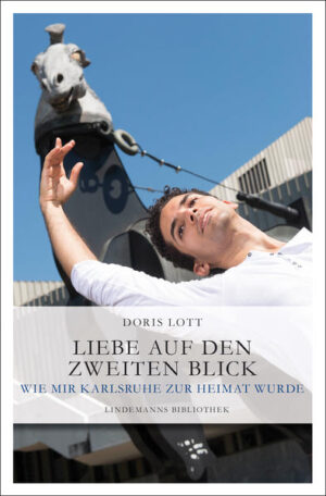 Selbst der Dichter Johann Peter Hebel hatte viele Jahre ­Schwierigkeiten mit Karlsruhe. Wie ihm geht es vielen „Zugereisten“, die eigentlich nie nach Karlsruhe gehen wollten, aber sich dann nach einigen Jahren mit der Stadt befreundeten und irgendwann den Entschluss fassten, immer in Karlsruhe zu bleiben. In ihrem neuen Buch lässt Doris Lott einige dieser „Persönlichkeiten“ zu Wort kommen. Die Bücher der bekannten Autorin gehören zu den Karlsruher „Bestsellern“, weil es ihr immer wieder gelingt, die Menschen und die Stadt mit den Augen der Liebe zu betrachten. „Ich bin zutiefst berührt. Die Geschichten von Doris Lott, einer waschechten Karlsruherin, die Begegnungen mit 22 Nichtkarlsruhern schildern, bringen den Leser zum Mitempfinden, zum Lächeln stimmen ihn aber gleichzeitig ein wenig wehmütig. Sie stellen Persönlichkeiten unserer Stadt vor, die beschlossen haben, hier zu leben, hier alt zu werden und Karlsruhe, wo sie nie hinwollten, als ihre Heimat anzunehmen. Der Titel eines erfolgreichen Buches der Autorin hieß: „Vom Glück in Karlsruhe zu leben“. Ich wandle ihn ab: Vom Glück in Karlsruhe eine Autorin wie Doris Lott zu haben.“ Vera Maria Wieland, Geb. Freiin von Reischach Scheffel Mit Geschichten von Alfons Bechtold, Annette Bernards, Roberto Borella, Birgit Bücker, Günther und Georg, Liesel Hermes, Hartmut Höll, Victoria Kahnes, Günter Knappe, Sebastian Kreutz, Franziska Lee, Jutta und Horst Leyendecker, Frank Mentrup, Klaus Nagorni, Peter Paepcke, Matthias Reinschmidt, Flavio Salamanka, Ewald Schrade, Heike ­Sieber, Elisabeth Spitzbarth, Robert Walter, Reinhold Würth, Gabriele Zeeck