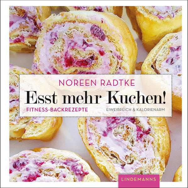 Esst mehr Kuchen - wer würde da Nein sagen? Und wer denkt bei Berrie-Cheesecake, Zwiebelkuchen oder Hühnchen-Pizza direkt an Sport und bewusste, gesunde Ernährung? Leckere Fitness-Rezepte präsentiert Noreen Radtke regelmäßig auf Instagram - eiweißreich und kalorienarm. Die Zugriffszahlen und Kommentare sprechen für sich. In diesem Band stellt sie ihre erfolgreichsten Kuchen, Sweets und Backwaren vor, bei deren Genuss ihr garantiert nicht an Gewicht zulegt. Klare Message: Esst mehr Kuchen! Von süß bis salzig: Zucchini-Brownie, Cheesecake, Schokokuchen, Bananen-Torte, Erdbeer-, Marmorkuchen, Himbeer-Biskuit-Rolle, Peanutbutter-­Caramel-Cookies, Yogurette-Torte, Rhabarberkuchen, Oreo-Schnitten, Panna­cotta, Kürbisbrot, Kartoffelbrötchen, Zwiebelkuchen, Pizza Parma­ e Rucola, Low-Carb-Pizza ... Noreen Radtke, 1989 geboren, entschied sich vor 8 Jahren dazu, ihr Leben grundlegend zu verändern. Sie stellte Ihre Ernährung um, und verlor 25 kg. Mit ihrem neuen vitalen Lebensstil gewann Noreen Radtke an positiven Erfahrungen und Selbstbewusstsein. Neben ihrer Liebe zum Kraftsport entdeckte sie ihre Liebe zum Backen. Mit diesem Buch gibt die Autorin einen kleinen Einblick in ihre Welt des Backens, und beweist: Ausgewogenes, gesundes Essen ist Lebensqualität! Diät sollte kein Zustand, sondern ein lockerer Lifestyle sein.