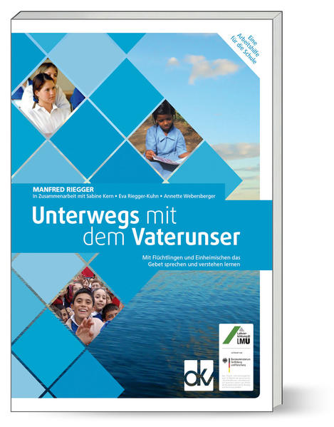 Noch nie waren so viele Menschen unterwegs wie heutzutage. Menschen verschiedener Kulturen und Religionen müssen ihre Heimat verlassen. Mitnehmen können Sie nur wenig. Christliche Flüchtende tragen häufig etwas im Gepäck, das nichts wiegt und keinen Platz wegnimmt. Etwas, das sie verinnerlicht haben, das ihnen auch in der Fremde ein Gefühl von Heimat vermitteln kann: das Vaterunser-ein Gebet, das einheimische und geflüchtete Christen eint. Es kann als Anknüpfungspunkt dienen, wenn es darum geht, Kinder und Jugendliche im deutschen Sprachraum aufzunehmen. Eine Aufgabe, vor der viele Lehrkräfte stehen. Die vorliegende Arbeitshilfe zeigt anhand konkreter Unterrichtsbeispiele und Arbeitsmaterialien, wie Lehrerinnen und Lehrer auch im Religionsunterricht zum Spracherwerb der geflüchteten christlichen Schülerinnen und Schüler beitragen können: Vordergründig bekannte Inhalte werden in die fremde deutsche Sprache übersetzt und weitergedacht. Bitte für Bitte wird das Vaterunser durchleuchtet und schrittweise erschlossen, wobei die jeweilige Familiensprache der Kinder und Jugendlichen im Blickfeld bleibt. Viele Unterrichtsbausteine wurden bereits in der Praxis erprobt und eignen sich auch für den Einsatz in Religionsklassen mit vorwiegend deutschsprachigen Schülerinnen und Schüler mit und ohne Migrationshintergrund.