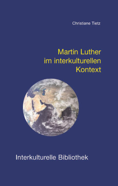 Kaum ein Theologe hat die europäische Geistesgeschichte so weitreichend geprägt wie der Wittenberger Martin Luther (1483-1546). Epoche machend war beispielsweise seine Übersetzung der Bibel ins Deutsche. Das neuzeitliche Verständnis von Freiheit und Gewissen wurzelt in seinen theologischen Grundgedanken. Diese bestehen in einer Wiederentdeckung der so genannten biblischen Rechtfertigungslehre: Der Wert eines Menschen liegt nicht in dem, was er selbst leistet, sondern in dem, was Gott für ihn tut. Luther hat aus dieser Einsicht eine fundamentale Kritik der katholischen Kirche seiner Zeit ableiten zu müssen gemeint, die zur Abspaltung neuer, protestantischer Kirchen geführt hat. Konfessioneller Pluralismus und die moderne Trennung von Kirche und Staat haben in diesen Ereignissen ihre Wurzeln. Das Buch stellt das Leben und Werk des deutschen Reformators da und arbeitet heraus, wodurch Luthers Ideen so weitreichende Bedeutungen für die abendländische Kultur erlangen konnten. Es zeigt auf, welchen Beitrag Luthers Ideen für eine interkulturelle Verständigung zu leisten in der Lage sind. Gleichzeitig beleuchtet es kritisch die Konsequenzen, die Luther aus seinem christlichen Glauben für den Umgang mit Andersgläubigen meinte ziehen zu müssen.