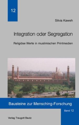 Heute leben cirka 3,2 Millionen Muslime in Deutschland. Davon sind rund 2,4 Millionen türkischer Nationalität. Welchen Stellenwert hat Religion für die hier lebenden Muslime? Welches Selbst- bzw. Fremdbild entwerfen Muslime von sich und der sie umgebenden Mehrheitsgesellschaft? Sind hier Konflikte vorprogrammiert? Greifen noch Pauschalurteile, die bestimmte muslimische Gruppierungen unter ein Gesamturteil des Extremismus stellen? Oder muß auch hier zwischen individuell unterschiedlichen religiösen Sichtweisen differenziert werden? Die hier vorliegende Studie analysiert erstmalig mit Hilfe computerunterstützter textanalytischer Methoden deutschsprachige, von muslimischen Organisationen herausgegebene muslimische Zeitschriften und Bücher jenseits des Schulunterrichtes. Nach Ansicht der meisten muslimischen Autoren ist die westliche Gesellschaft, die man immer noch als Kolonialmacht wahrnimmt, konsumorientiert, sexuell zu freizügig, egoistisch und abweisend. Das Verhältnis zur deutschen Mehrheitsgesellschaft, die Muslime immer wieder unter Rechtfertigungszwang stellt, bleibt zwiespältig. Grundsätzlich fühlen sich Muslime von gläubigen Christen besser verstanden. Ethische Grundwerte des friedvollen Miteinanders werden in den muslimischen Schriften immer wieder in den Mittelpunkt gestellt.