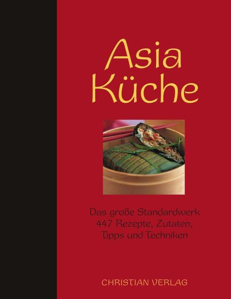 In der Asia-Küche verbinden sich frische Zutaten, exotische Gewürze und Kräuter mit einer reichen Kochkultur zu einem Feuerwerk der Düfte und Aromen. Eine Einführung in die oft Jahrhunderte alten Kochtechniken, in die genaue Zubereitung und Servierkunst sowie ein ausführliches Glossar zum Nachschlagen lüftet das Geheimnis der fernöstlichen Kunst des Kochens.