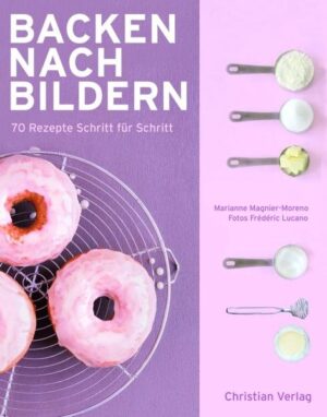 Eischnee nur kurz unterheben? Eclairs füllen? Was andere Backbücher nicht mit Worten ausdrücken können, beschreiben die Fotos aus der Vogelperspektive auf einen Blick: die Zutaten sind ebenso wie die Zubereitungsschritte und das Ergebnis alle abgebildet. 70 Rezepte von Windbeutel bis Profiteroles, von Krapfen bis Himbeermakronen und von Erdbeer-Tartelettes bis Muffins sind perfekt für Anfänger und eine Wonne für visuelle Menschen. Ein einzigartiger Kurs für alle, die gern backen. Mit diesem Buch kann jeder backen - von Anfang an. Einzigartiges Konzept: Jede Zutat, jeder Handgriff ist ein farbiges Foto! 70 Rezepte für Klassiker, Zeitloses und Raffiniertes aus den Backstuben der Welt.