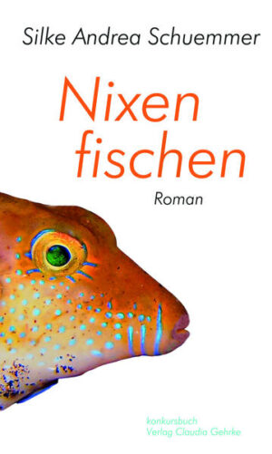 Ein heruntergekommener Laden voller Seekarten, Korallenschmuck, Perlmuttkämme, Galionsfiguren und Meeresgetier. Knut Seckig, zynischer, obszöner, angejahrter Ladeninhaber, der nicht nur Maritimes sammelt, sondern auch Nixen, junge Frauen. Studentin Ines beginnt dort zu arbeiten, ein gefährliches Unterfangen ... Sie hatte im Schaufenster dieses Antiquitätengeschäfts für Maritimes ein Fotoalbum entdeckt, darin ein altes Polaroid, das ihr den Atem raubt - denn das Bild, auf dem ein Taucher im Hintergrund zu sehen ist, hat mit ihrem Familiengeheimnis und ihrer verstummten Mutter zu tun. Sie betritt den Laden. Eine unheimliche, surreale Atmosphäre erwartet sie: feuchte Wände, Fische, Quallen, Tentakel und Kiemen in Formaldehyd und der unangenehm obszöne Ladeninhaber. Ines nimmt das Angebot an, vier Wochen im Laden und am Stand auf einer Kunstmesse zu arbeiten und im Gegenzug das Polaroid zu erhalten. Seckig und sein Gegenspieler Patte sind seit Ewigkeiten Händler