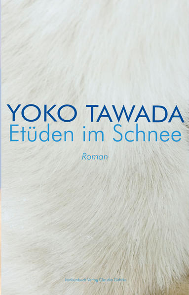 Die Hauptfiguren dieser Geschichte sind drei Eisbären. Großmutter, Mutter Tosca und Sohn Knut, der vor Jahren medienbekannte Berliner Eisbär. Für Yoko Tawada wurde dieser Bär zum Symbol für jemanden, der versucht, in einer anderen Kultur Fuß zu fassen. Durch die Augen der Bären, mit ihren Erfahrungen und Beobachtungen wirft Yoko Tawada einen Blick von außen auf die menschliche Zivilisation, auf kleine Dinge des Alltags und auf die neuere Zeitgeschichte. In Yoko Tawadas Texten gehen Traumebenen und Realität vergnügt ineinander über. Scheinbar Selbstverständliches erscheint in neuem Licht. Mythen aus verschiedenen Teilen der Welt - zum Beispiel, dass Bären Seelen von Menschen rauben - werden ebenso lebendig wie zeithistorische Realität. Der Roman lässt sich also zeitgeschichtlich, politisch und philosophisch lesen. Oder einfach als unterhaltsame Tiergeschichte oder als Persiflage auf Migrantenliteratur. Die Geschichte spielt in Moskau, auf Reisen, in der DDR und zuletzt einige Zeit nach der Wende in Berlin. Der jüngste Eisbär wird auf der ganzen Welt bekannt und wurde aufgefordert, die Geschichte des Nordpols zu schreiben. Aber, wie viele Migranten, war er selbst nie in seiner Herkunftsregion, auch seine Mutter und seine Großmutter nicht, drei Generationen sind bereits in Europa geboren. Etüden im Schnee, die "Memoiren eines Eisbärs", werden auch in anderen Ländern gerne gelesen, der Roman ist ihr meist übersetztes Buch