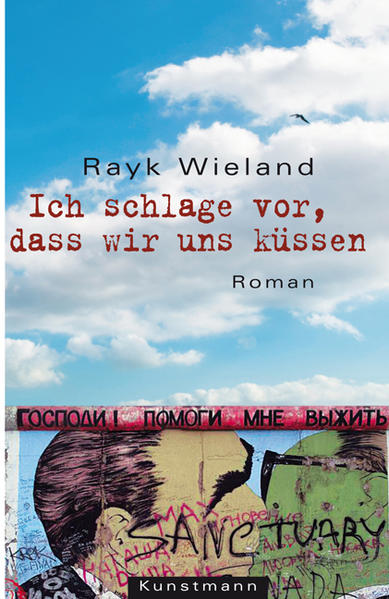 Herr W. hat eines Tages eine ominöse Einladung in der Post: Auf einer Podiumsdiskussion unbekannter Untergrunddichter soll er Auskunft geben über sein Werk, über die Unterdrückung in der DDR und über seine Erlebnisse als Staatsfeind. Zuerst glaubt er an einen schlechten Scherz. Ist er überhaupt gemeint? Mit der DDR hat er doch längst abgeschlossen, nachdem sie 1989 wie ein falsch montiertes Chemieklo zusammenklappte. War er je als Dichter auffällig geworden? Als unterdrückter gar? W. stellt Nachforschungen an, unterzieht sich bei der Psychologin Tyna Novelli einer Rückführungstherapie in die DDR-Vergangenheit und nimmt schließlich Einsicht in seine Stasi-Akte. Was für ein Fund: Tatsächlich sind hier seine lyrischen Gehversuche unter dem Titel »Mögliche Exekution des Konjunktivs« abgeheftet, dazu sämtliche Liebesbriefe an Liane in München - alles von einem Oberleutnant Schnatz über Jahre akribisch gegengelesen, verwegen gedeutet und als staatszersetzend-konterrevolutionäres Schrifttum eingestuft. »Ich schlage vor, dass wir uns küssen« ist ein Roman über die Absurditäten der Erinnerung, auch der eigenen, über rätselhafte Wirkungen unbeholfener Gedichte und über eine Liebe, wie sie nur in Zeiten der deutschen Teilung blühen konnte. Ein Buch über die Mauer, die es nie gab. Eine wahre Geschichte, die niemand für möglich gehalten hat. Nicht einmal ihr Verfasser.