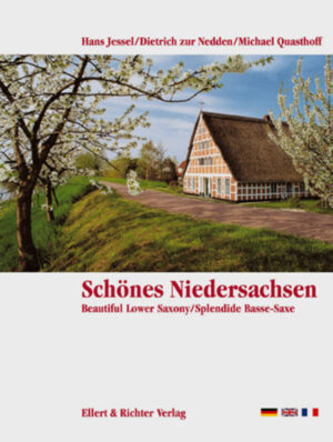 Niedersachsen ist ein Land, das sich jeder Eindeutigkeit entzieht und doch unverwechselbar bleibt. Die Besonderheiten fangen schon beim Namen an: „Saxonia Inferior“ – diese Bezeichnung diente vor 600 Jahren zur Unterscheidung von Sachsen. Ein Land in politischer Hinsicht wurde Niedersachsen erst 1946, ein Bundesland, reich an Geschichte, an Landschaftsformen und regionalen Eigenarten. Die Reise geht von den Nordseestränden zu den dunklen Tannenwäldern des Harzes, durch die herbe Schönheit von Heide und menschenarmer Geest, die sich vom Emsland im Westen bis ins Wendland zieht, vorbei an Burgen und Schlössern, entlang der Weser bis in die grüne Metropole Hannover. Im Winter lockt der Harz mit Skipisten und Loipen, während im Sommer die windumtosten Strände und Dünen der Ostfriesischen Inseln zum Spaziergang in salziger Luft laden. Im Spätsommer streift der Blick über den violetten Teppich der sanft hügeligen Heide. Niedersachsen entdecken – die großformatigen, farbigen Abbildungen von Hans Jessel und der informative Text von Dietrich zur Nedden und Michael Quasthoff regen dazu an.