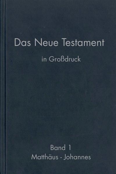 Das Neue Testament in Großdruck umfasst zwei Bände. Die beiden Bände können nur zusammen erworben werden. Das Set (zwei Bände) kostet 39,90 € Sehr großes Schriftbild, besonders geeignet für Menschen mit Sehschwierigkeiten. 17 x 24 cm (Format), blau, Hardcover Band 1 (Matthäus bis Johannes): 496 Seiten, Band 2 (Apostelgeschichte bis Offenbarung): 608 Seiten