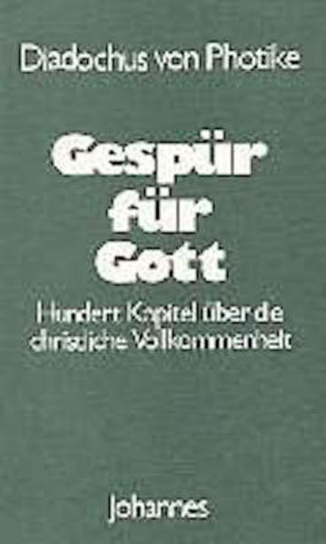 Diadochus, Bischof von Photike in Epirus, schrieb um die Mitte des 5. Jahrhunderts dieses für die Geschichte der Mystik und Askese hochwichtige Büchlein. Es steht in intensiver innerer Auseinandersetzung mit einer damals weitverbreiteten Bewegung, die man als charismatische bezeichnen kann, sofern sie das Kriterium echter Frömmigkeit in die innere Erfahrung verlegte. Diadochus müht sich, das an dieser Bewegung Rechtgläubige heimzuholen, was ihm um so besser gelingt, als er zweifellos selbst ein wahrer Mystiker war. Sein Werk hatte großen Nachhall im Osten und war früher auch im Westen hochgeschätzt. Hier liegt die erste deutsche Übertragung vor.