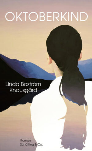 Wie es sich anfühlt, in einer Klinik aufzuwachen und der nächsten Elektroschockbehandlung entgegenzusehen - das ist selten Stoff für Literatur. Oktoberkind zeichnet den Weg einer Frau und Schriftstellerin nach, die an diesem Punkt um ihre Erinnerungen ringt. Die Therapie droht diese Erinne- rungen, Triebfeder ihres Schreibens, auszulöschen. So bringt sie all ihren Mut auf, um sich alles zu vergegenwärtigen, die Kindheit in der Stadt, die Ehe mit einem berühmten Schrift- steller, das Leben auf dem Land, wo er aufblüht und sie verkümmert, die Geburt der vier Kinder, ihre eigene Arbeit als Schriftstellerin und welche Kraft sie darin findet. Unter den Bildern aus der Kindheit ist das vom Reiten im Ferienlager ein Lichtblick. Im wilden Galopp ist sie glücklich, aber bald muss sie wieder in die Stadt und in den Alltag zurück. In ihrem autobiografischen und zugleich hoch poetischen Roman dringt Linda Boström Knausgård vor zu den Ursachen für ihren Schmerz und ihr Scheitern, aber auch zu Momenten der Stärke und des Glücks, die sie in kraftvolle, unvergessliche Prosa bannt.