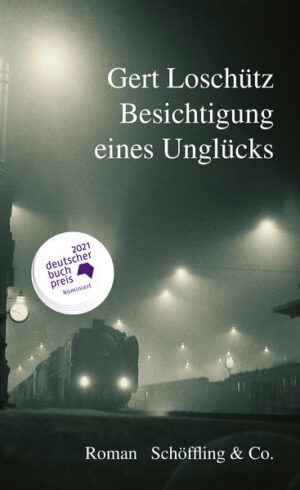 Im Dezember 1939 kommt es vor dem Bahnhof von Genthin zum schwersten Zugunglück, das sich jemals auf deutschem Boden ereignet hat. Zwei Züge prallen aufeinander, zahlreiche Menschen sterben. In einem davon sitzt Carla, die schwer verletzt überlebt. Verlobt ist sie mit Richard, einem Juden aus Neuss, aber nicht er ist ihr Begleiter, sondern der Italiener Giuseppe Buonomo, der durch den Aufprall ums Leben kommt. Das Ladenmädchen Lisa vom Kaufhaus Magnus erhält den Auftrag, der Verletzten, die bei dem Unglück alles verloren hat, Kleidung zu bringen. Aber da gibt Carla sich bereits als Frau Buonomo aus. Was versucht sie zu verbergen? Von diesem mysteriösen Vorfall erfährt viele Jahre später Lisas Sohn Thomas Vandersee, dem die Mutter zugleich ihre eigene Liebes- und Unglücksgeschichte erzählt. Kann er Carlas Geheimnis ergründen? Hängt es womöglich mit seiner eigenen Familie zusammen? Vor dem Hintergrund einer historischen Katastrophe erzählt der Romancier Gert Loschütz eine große, unter die Haut gehende Geschichte von Liebe und Verrat.