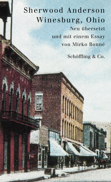 »Winesburg, Ohio« erstmals erschienen 1919, ist ein romanartiger Reigen aus Erzählungen. Im Mittelpunkt stehen die Bewohner einer fiktiven Kleinstadt im Mittleren Westen, beobachtet von George Willard, einem jungen Mann, der dort aufwächst und als Reporter des Winesburg Eagle noch den kleinsten Geschehnissen in der Stadt voller Staunen begegnet. Willard ist ein Suchender, einer, den es in die Ferne zieht und der seine schriftstellerische Begabung entdeckt. Die anderen Bewohner sind verschrobene, oft gescheiterte Gestalten, die darum ringen, ihrer Einsamkeit zu entkommen und ihre Sprachlosigkeit zu überwinden. Da ist der frühere Lehrer Wing Biddlebaum, der ängstlich darum bemüht ist, seine Hände zu verbergen. Oder Reverend Hartman, der daran verzweifelt, dass er sich in die Lehrerin Kate Swift verliebt hat, während diese ihre Leidenschaft hinter einem gestrengen Äußeren verbirgt, bis sie, wie so viele Winesburger, einen nächtlichen Ausbruchsversuch unternimmt. Er endet kaum anders als für die jahrelang vergeblich auf die Rückkehr ihrer Jugendliebe wartende Alice Hindman: Eines Nachts schüttelt auch sie alle Konventionen ab, aber ihr Abenteuer endet anders als gedacht. Aufgrund seiner radikalen Modernität zählt »Winesburg, Ohio« zu einem der wichtigsten Werke der amerikanischen Literatur des 20. Jahrhunderts. Das Buch beeinflusste zahlreiche Schriftsteller, darunter Fitzgerald, Faulkner, Steinbeck, Hemingway, Salinger und Bradbury.