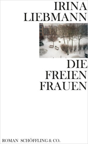 Elisabeth Schlosser fühlt sich falsch - falsch in ihrer Wohnung, falsch in ihrer Stadt, ja falsch in ihrem Leben sogar, so als müsste sie eine andere sein, aber wer? Während Berlin tiefer und tiefer im Schnee versinkt, sitzt sie in ihrer Wohnung in einem grünlichen, bröckelnden Haus am Hackeschen Markt und vertraut ihren Kummer einer hundertjährigen Brieffreundin an: Der erwachsene Sohn in der Küche will nicht essen und auch nicht mit ihr reden, sein Vater taucht nur kurz auf und geht ohne viele Worte wieder, und das Drama, das Elisabeth Schlosser ihr Leben lang schreiben wollte, ist ihr nicht gelungen. Wie soll das weitergehen? Schließlich reißt sie sich los und macht sich auf den Weg nach Polen. Dort, wo ihre Familie einst lebte, glaubt sie eine Antwort auf die Frage zu finden, wer sie ist und wer nicht. In einer dichten, musikalischen Prosa erzählt »Die freien Frauen« von der Sehnsucht nach dem, was verschüttet ist, verschüttet unter Neuanfängen, unter Geschichte, unter dem Scheitern anderer vor uns. Und wieder erzählt Irina Liebmann auch von ihrer Stadt, von Berlin und seinen Frauen.