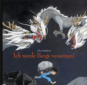 Chen Jianghongs Bilderbücher berühren. Das tut auch diese Geschichte, in der der kleine Sann tatsächlich Berge versetzt. Chen Jianghong, Meisterillustrator aus Tianjin und Paris, legt erneut ein eindrucksvolles Bilderbuch über sein großes Thema vor: das Größerwerden. Der sechsjährige Sann verkündet eines Tages jene Berge versetzen zu wollen, die seiner Mutter Tag für Tag im Wege stehen. Natürlich glaubt ihm das niemand, aber Sann arbeitet beharrlich und unverdrossen, bis der Winter kommt. Und als es Frühling wird, arbeitet er weiter. Doch all sein Arbeiten wäre umsonst, wenn ihm nicht, wie in der griechischen Sage, die Mächte des Himmels zu Hilfe kämen: Drei Drachen ergreifen mit ihren Klauen die Berge und tragen sie davon. Mit einem Schlag kehrte Ruhe und Stille ein. Sann hat sein Versprechen eingelöst und gezeigt, dass Anstrengung und Mühe Früchte tragen.