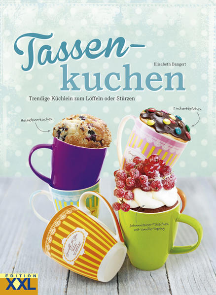 Tassenkuchen sind der neueste Trend auf der Kaffeetafel! Ob direkt aus einer schönen Tasse gelöffelt, gestürzt oder mit einem leckeren Guss überzogen - die dekorativen Tassenkuchen sind immer ein süßer Genuss. Überraschen Sie Ihre Gäste oder backen Sie sich jederzeit Ihren Lieblingskuchen: z.B. einen fruchtigen Papaya-Haselnuss-Kuchen, einen frischen Joghurt-Pistazien-Kuchen oder ein kleines Zuckertöpfchen. Alle Rezepte sind ausführlich beschrieben. Im Ratgeberteil erfahren Sie alles Wissenswerte über das Backen in der Tasse. Mit vielen praktischen Tipps und Variationsmöglichkeiten.