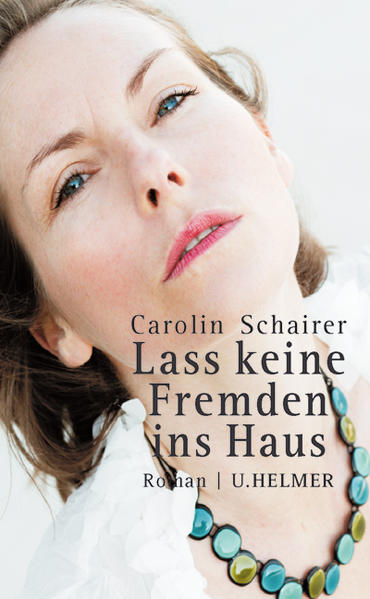 Die Frau ist unfassbar schön, aber das ist nicht das einzig Verwirrende an ihr. Denn außerdem trägt sie zerrissene Kleider und einen einzelnen Stiletto … Die mysteriöse Begegnung geht Laura nicht mehr aus dem Kopf. Als Krimiliebhaberin entschließt sie sich, hinter das Geheimnis der Namenlosen zu kommen - und tut etwas, das in ihrem eher grauen Leben viel Staub aufwirbeln wird. Denn jäh findet sie sich in einer realen Kriminalgeschichte mit internationalen Verstrickungen wieder. Carolin Schairer präsentiert hier eine packende Melange aus Wirtschaftskrimi(nalität) und der erwachenden Liebe zweier höchst ungleicher Frauen.