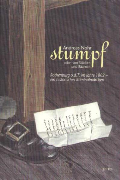 Es ist das Jahr 1802, Napoleon hat die europäischen Karten neu verteilt, natürlich zu seinem Vorteil — aber auch zu dem Bayerns. Für den Verlust seiner linksrheinischen Gebiete an Napoleon darf Bayern sich schadlos halten — unter anderem eben an der bis dahin freien Reichsstadt Rothenburg. Der 1. Dezember ist der Tag der Übergabe an Bayern, zugleich der Tag, an dem der Würzburger Archivar Andreas Sebastian Stumpf in Rothenburg zu einigen Tagen der Selbstfindung, würde man heute sagen, und der Erholung eintrifft. Zugleich aber ist dies der Tag, an welchem in allen möglichen Taschen seltsame Märchen auftauchen, eine dieser Geschichten findet sogar der ortsfremde Stumpf im Zimmer seiner Herberge, wo ihn sein Freund Pürckhauer untergebracht hat. Diese Zettel enthüllen bald eine dunkle Drohung, deren Sinn niemand recht begreift, geht sie gegen die Bayern? Oder gegen den Rat der Stadt? Oder sind sie nur sinnlose Spielerei? Bald interessieren diese Zettel niemand mehr, allein der Würzburger Stumpf fühlt sich von ihnen und den kurzen, einfachen Geschichten, seltsam angezogen. Er wird ihre Rätsel lösen, obwohl er selber bald an die Lösung nicht mehr recht glauben wird. Zugleich gerät Stumpf in innere Bedrängnis, weil er rasch gewahr wird, daß sein verheirateter Freund Pürckhauer ein Verhältnis mit der Magd Martha Aigner hat, die in seiner Unterkunft aufwartet — und sich als eine Frau erweist, die es in mancher Hinsicht in sich hat. Stumpf löst das Rätsel jener aufgefundenen Zettel, dabei kommen zwei Menschen zu Tode, ein dritter nur halb, und schließlich kommt ihm jemand zur Hilfe, an den er nie im Leben gedacht hätte — und dies auf eine Weise, die ihm so unglaublich erscheint, daß er selbst seiner eigenen Lösung am Ende nicht mehr recht über den Weg traut. Wer hat die Zettel geschrieben und warum? War es vielleicht der Maurer Vauth, der Dichter aufrührerischer Steuergedichte, den man so gerne in Ecke der Rothenburger Jakobiner schob? Pürckhauer meint es und ist sich seiner Sache sicher.