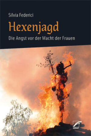 Silvia Federici hat mit »Caliban und die Hexe« einen Grundlagentext des materialistischen Feminismus vorgelegt: Sie stellt darin überzeugend und ausführlich dar, weshalb mit der Verbreitung des Kapitalismus in Europa im 16. und 17. Jahrhundert die Hexenverfolgung einherging. In Hexenjagd fasst sie die Erkenntnisse gut verständlich zusammen und überträgt sie auf die heutige, spezifisch gegen Frauen gerichtete Gewalt, insbesondere in afrikanischen und lateinamerikanischen Ländern. Damit lässt sich diese Gewalt, parallel zur Hexenverfolgung, als Phänomen im Zusammenhang kapitalistischer Einhegungen im Zuge der Globalisierung begreifen. Dies führt auch für soziale Bewegungen heute zu der elementaren Frage, wie die frauenspezifische Ausbeutung im Kapitalismus sowie die brutale Gewalt durch Zwangssterilisationen, Vergewaltigungen und Morde überwunden werden können. Federici legt somit eine historische, feministische Aufsatzsammlung vor, welche die Bedeutung der Analyse für heutige soziale Kämpfe nicht aus dem Blick verliert.