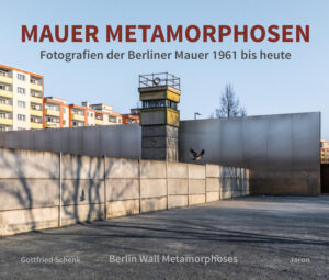 Ort des Leids, Ort der Wunder, Ort des Gedenkens: Anhand von Fotografien erzählt Gottfried Schenk die Geschichte der Berliner Mauer – von ihrer Errichtung im Jahr 1961 über das Verschwinden nach dem Mauerfall bis hin zur Wiedersichtbarmachung der Überreste. Einleitende Texte begleiten die drei Kapitel